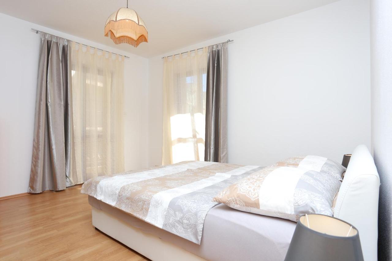 Apartments By The Sea Arbanija, Ciovo - 17332 Trogir Exterior foto